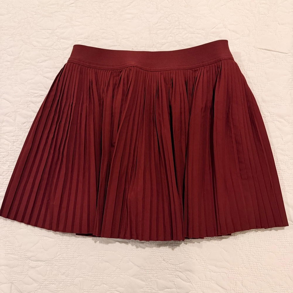 Old Navy Burgundy Pleated Mini Skirt - Picture 3 of 3